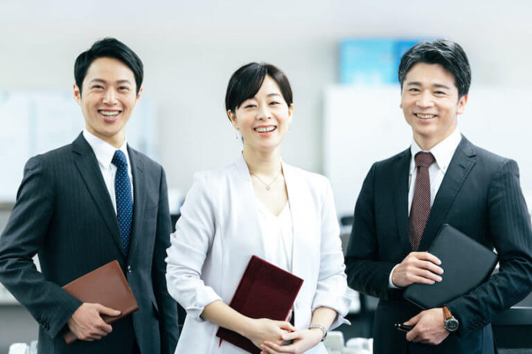 【女性人気職業1位】公務員と結婚できる結婚相談所9選！ Marriage Consultant