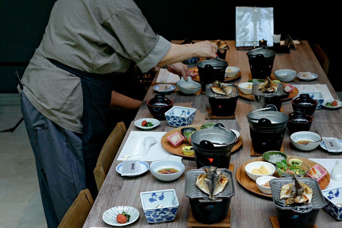 料理が並んだ和食の席